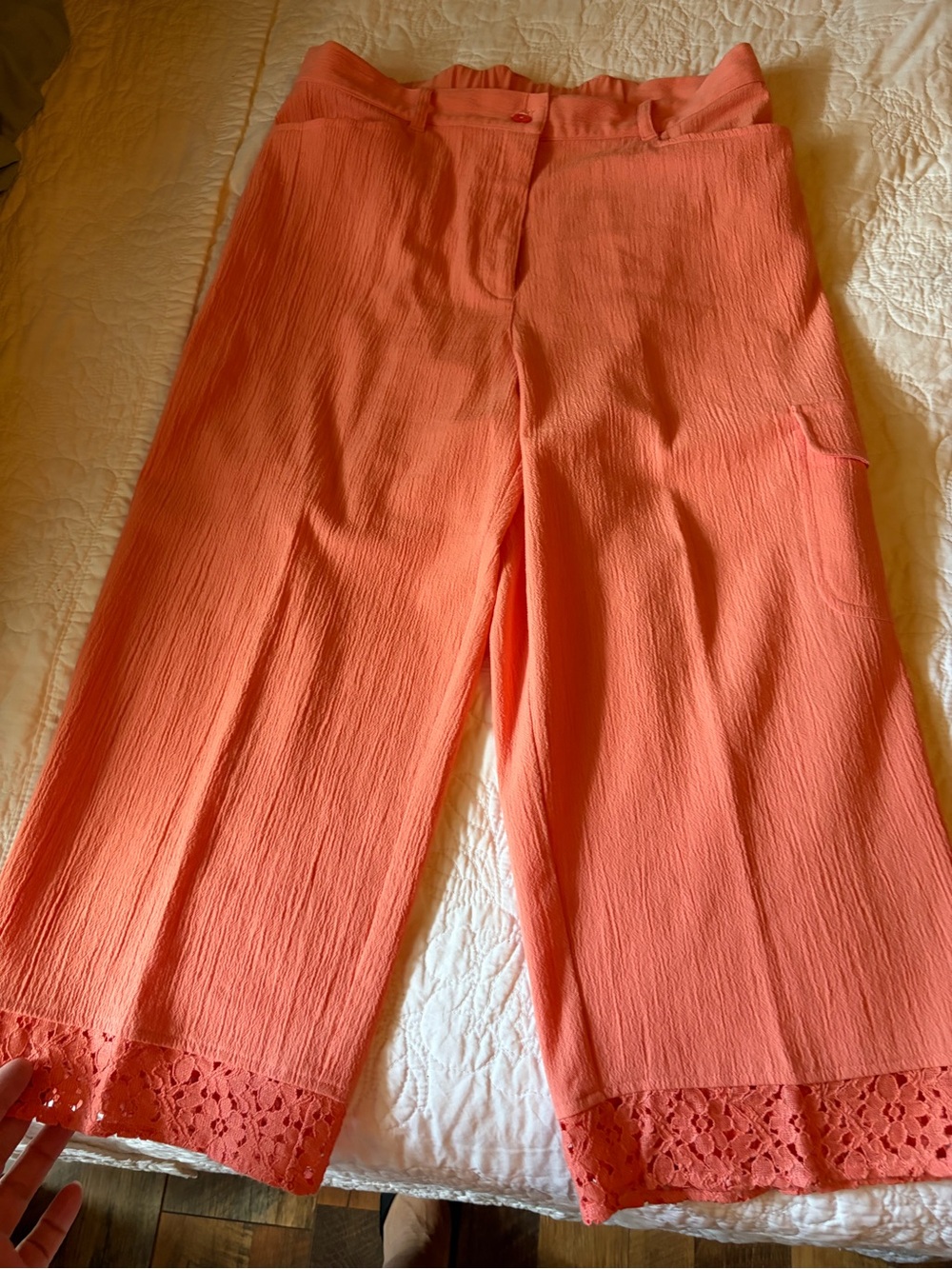 Koret Coral Textured Capris with Lace Hem